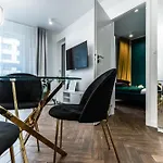 Pure Premium - Free Parking & Ac Vratislav