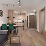 Pure Premium - Free Parking & Ac Aparthotel
