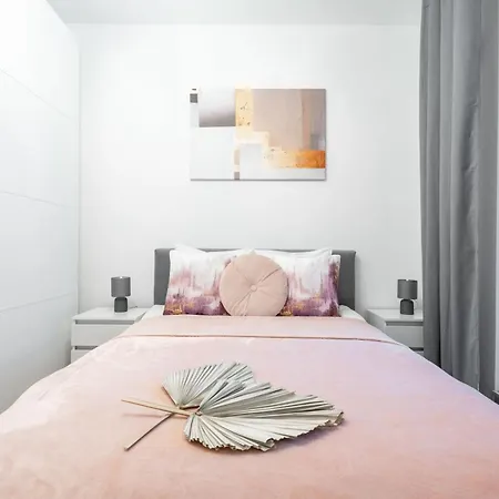 Pure Premium - Free Parking & Ac Wrocław