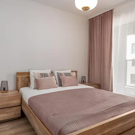 Pure Premium - Free Parking & Ac Apartahotel