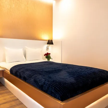 Pure Premium - Free Parking & Ac 4* Wrocław