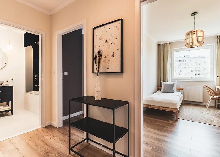 Pure Premium - Free Parking & Ac 4* Βρότσλαβ