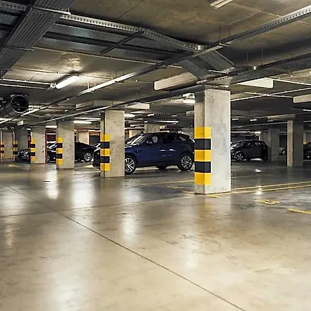 Pure Premium - Parking Free 4* فروتسواف