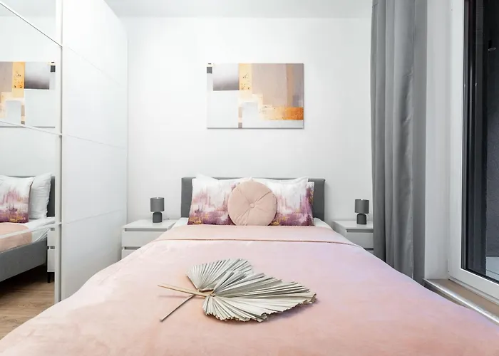 Pure Premium - Free Parking & Ac Вроцлав